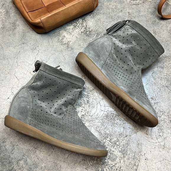 Isabel Marant suede ankle booties - Picture 6 of 9